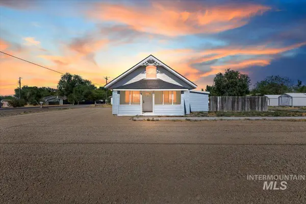 2415 Canyon Creek Rd, Mountain Home, ID 83647