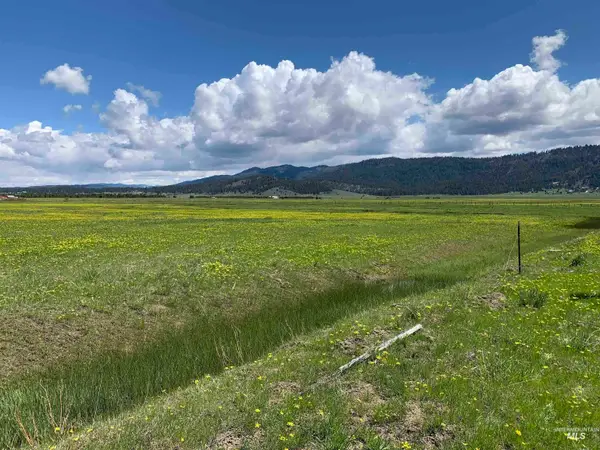 11 Gray Lane, Cascade, ID 83611