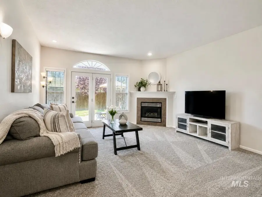 9796 W Canterbury Dr, Boise, ID 83704 - #2