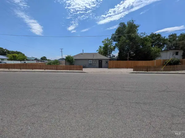 615 SE 6th St, Ontario, OR 97914