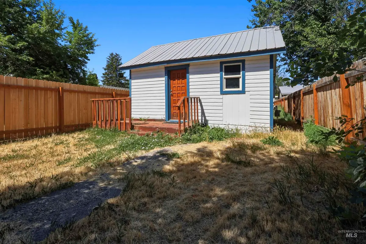729 California St, Gooding, ID 83330 - #1