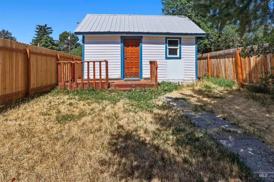 729 California St, Gooding, ID 83330 - #2