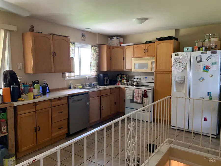 917 15th Dr, Rupert, ID 83350 - #3