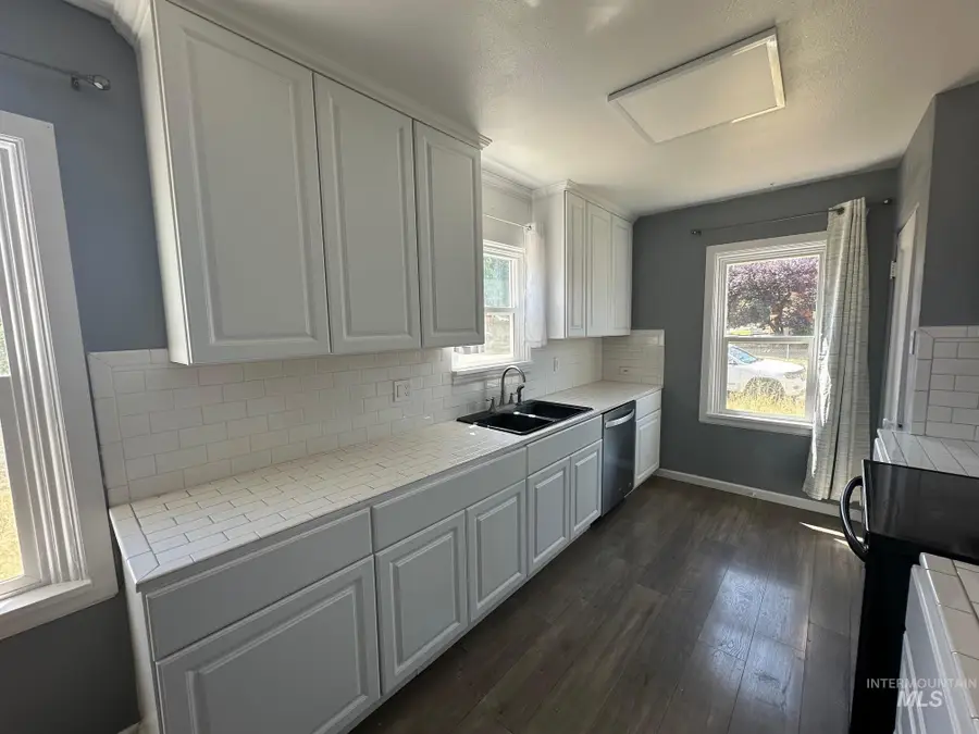 787 SW 3rd St, Ontario, OR 97914 - #3