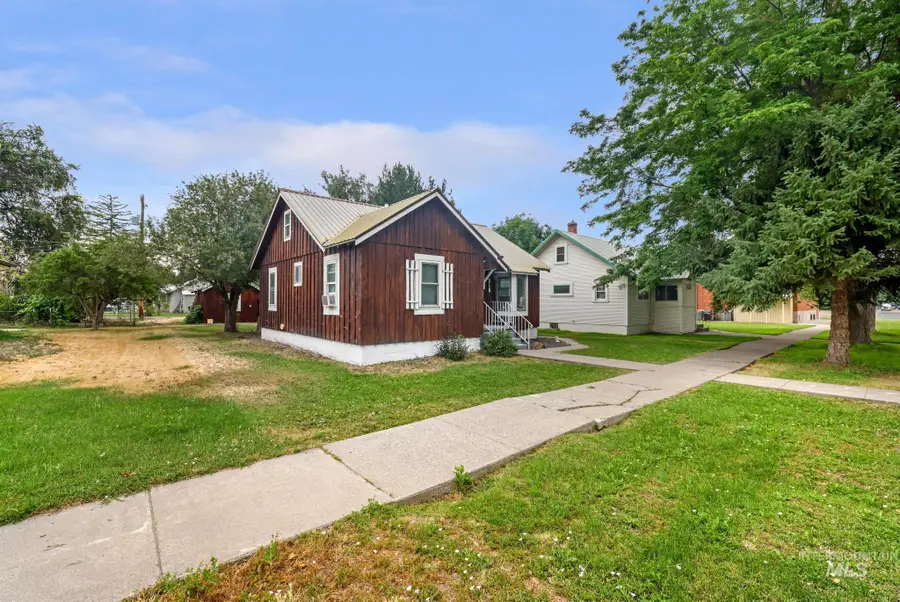 318 Nevada Street, Gooding, ID 83330 - #2