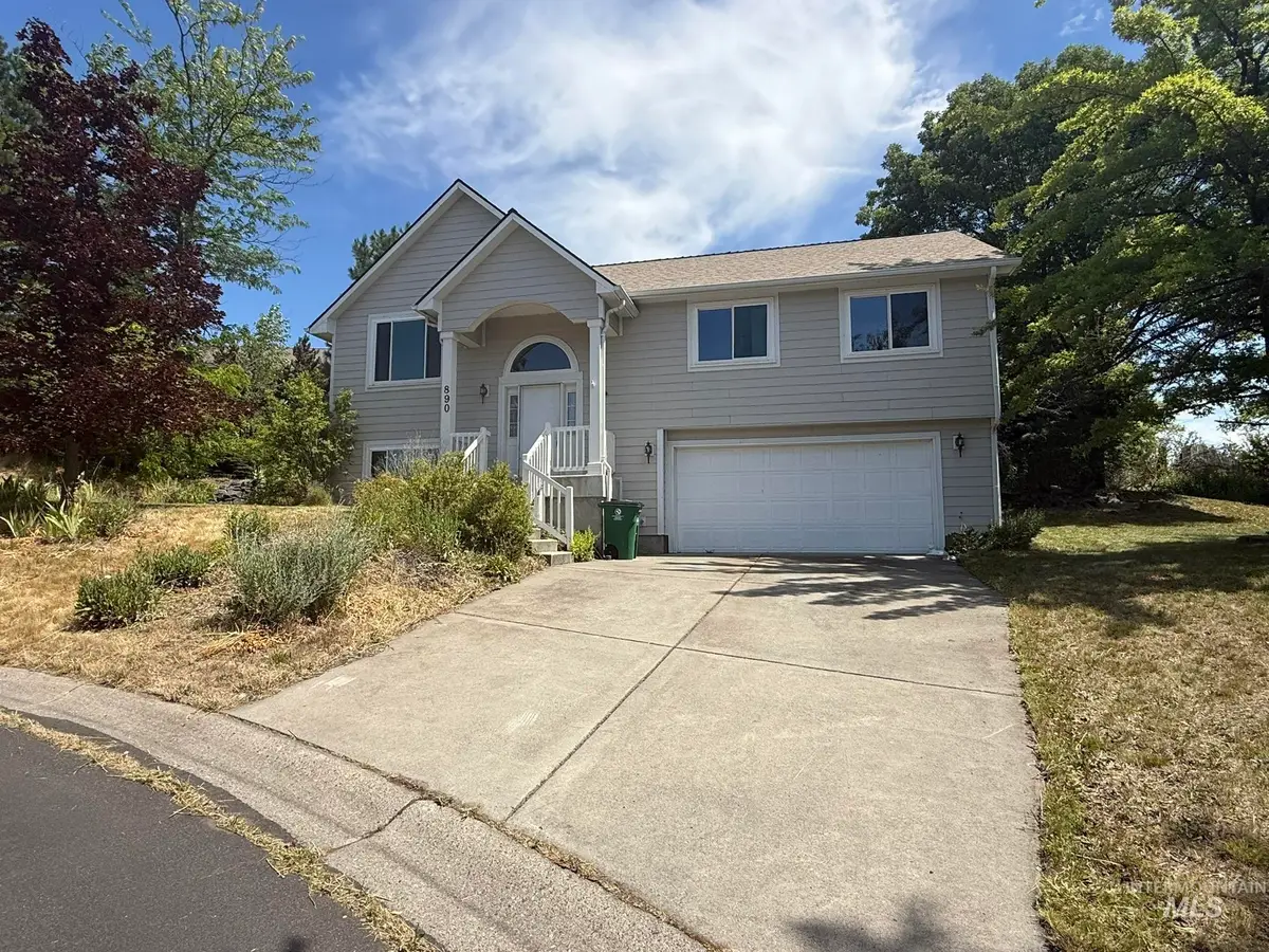 890 Stefany Lane, Moscow, ID 83843 - #1