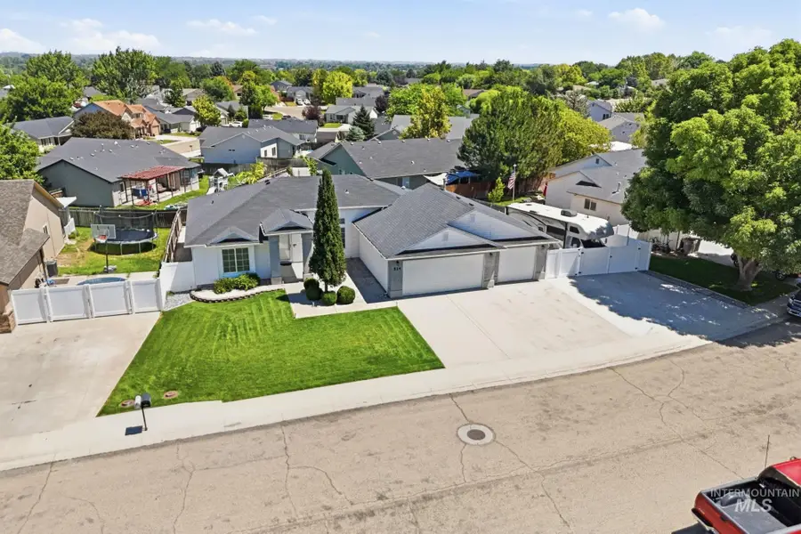 514 W Palmer Dr, Nampa, ID 83686 - #2