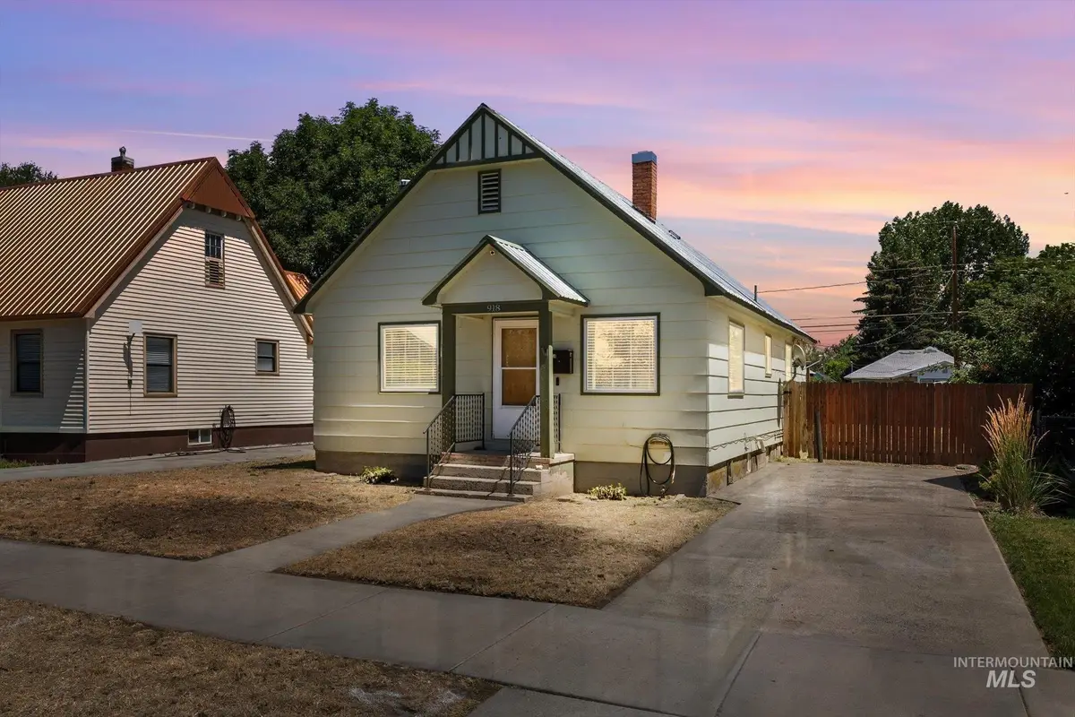 918 W 3rd St, Weiser, ID 83672 - #1