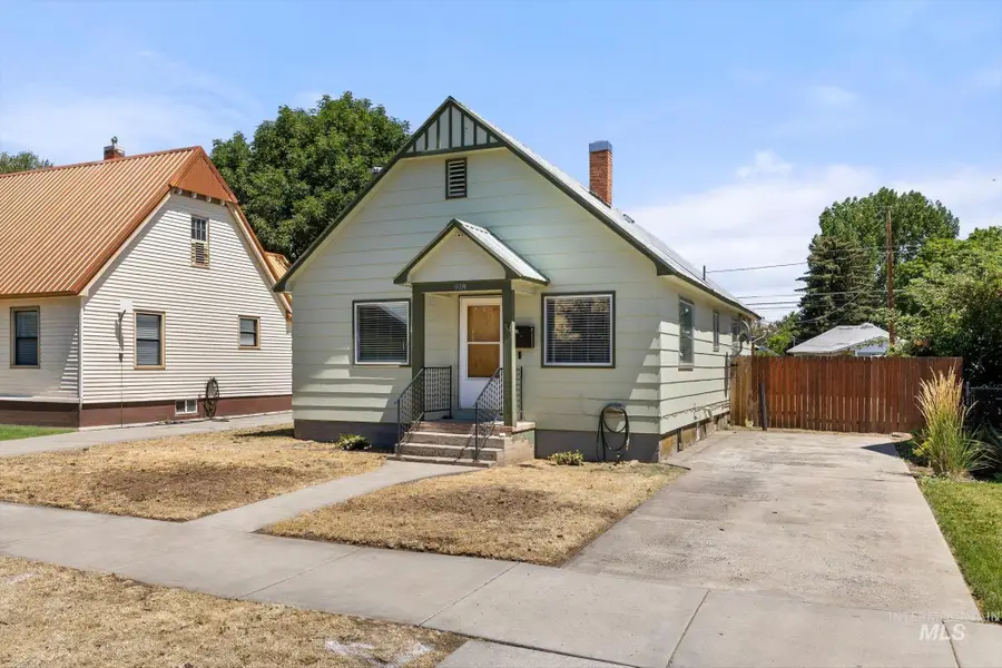 918 W 3rd St, Weiser, ID 83672 - #3