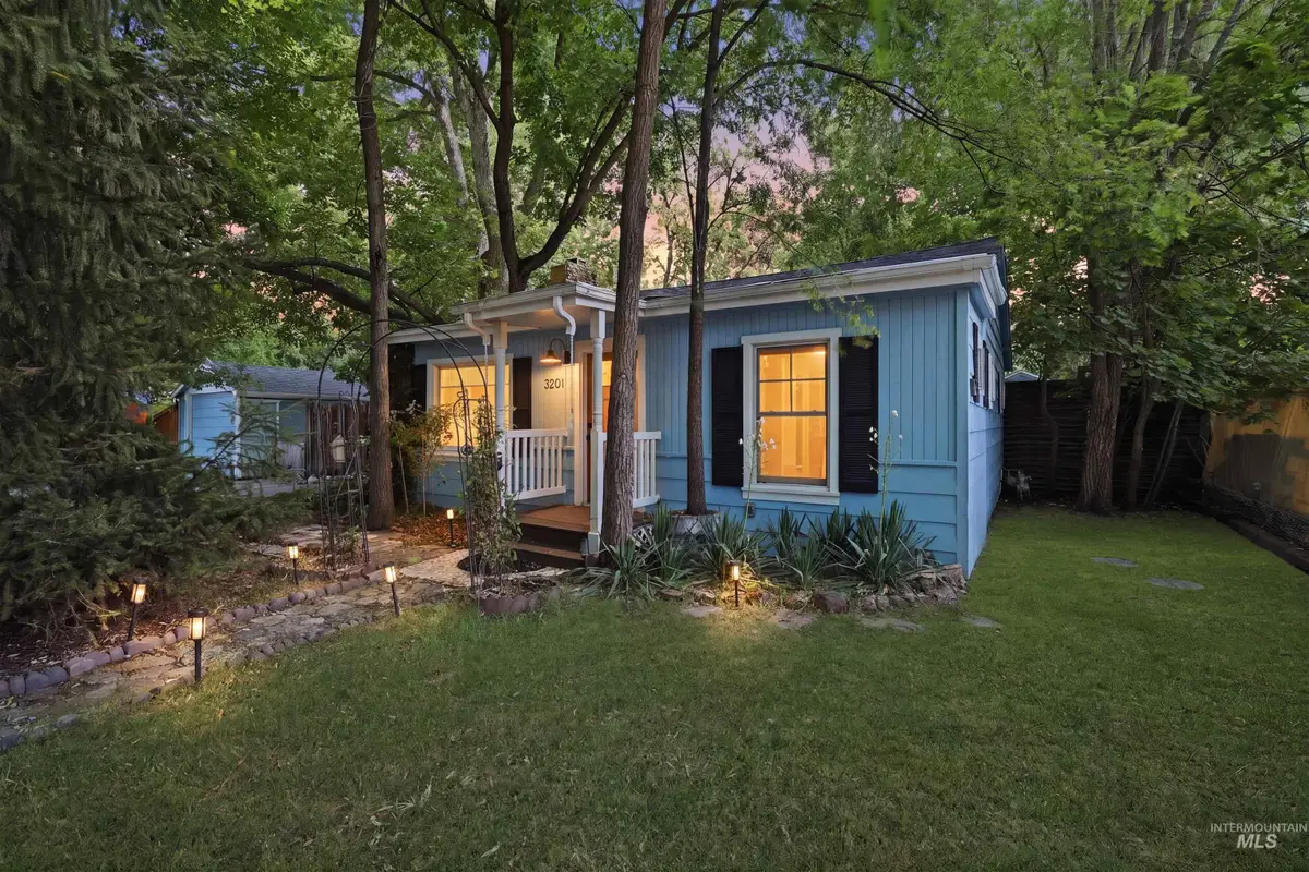 3201 W Bellomy Ln, Boise, ID 83703 - #1