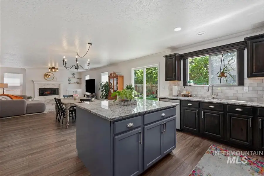369 E Willowcreek Dr, Middleton, ID 83644 - #3