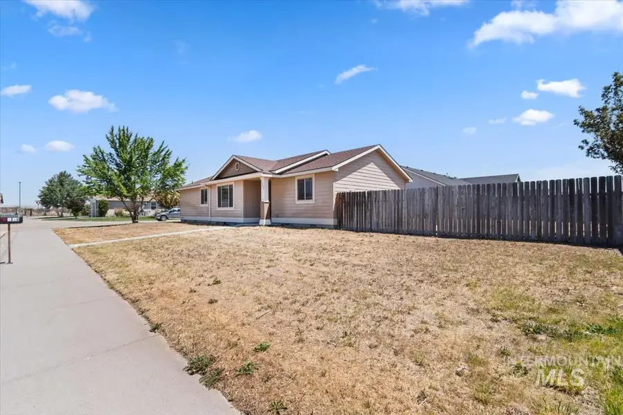1260 SW Rolling Hills Ave, Mountain Home, ID 83647 - #3