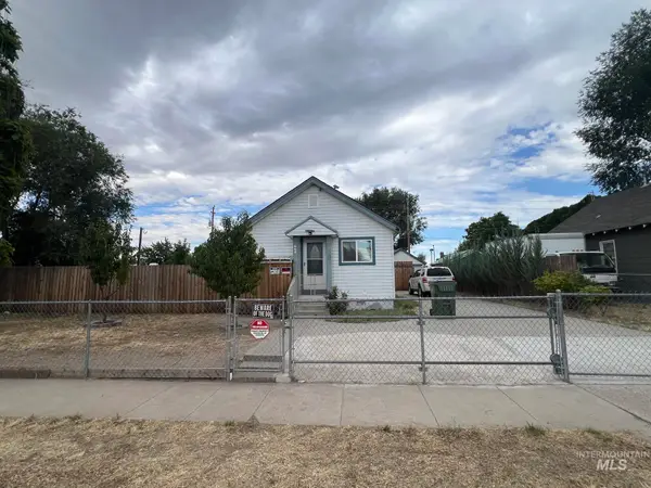 668 NW 1st St, Ontario, OR 97914