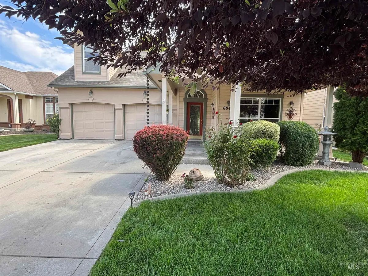 6945 E Greens Dr, Nampa, ID 83687 - #1