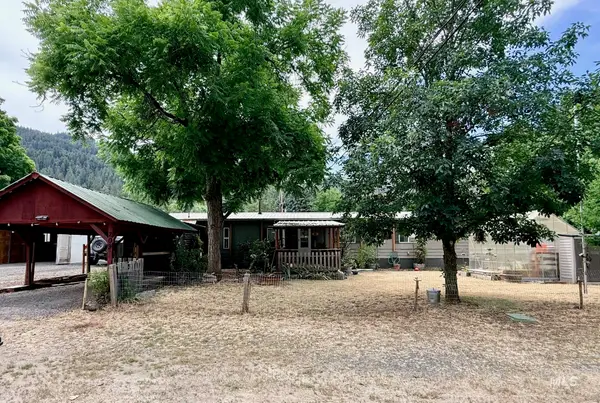 209 E Court Street, Peck, ID 83545