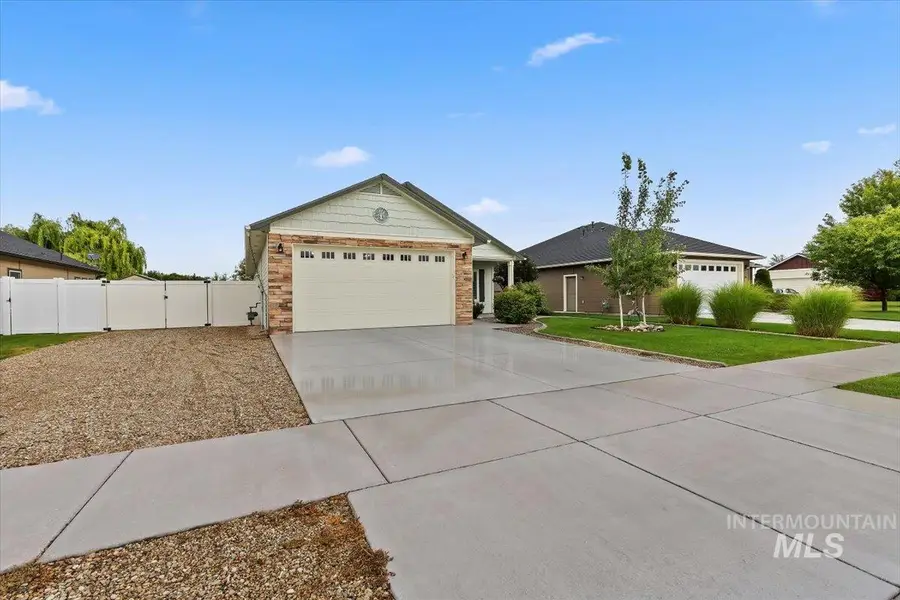 207 E Mckinley St, New Plymouth, ID 83655 - #3