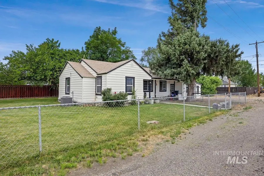 418 S Date St, Shoshone, ID 83352 - #3