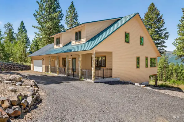 21 Starflower Dr, Cascade, ID 83611