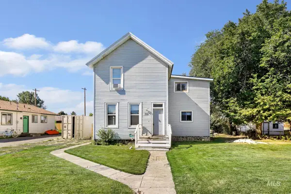 108 E C St, Shoshone, ID 83352