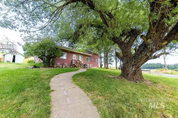 1094 Crumarine Loop, Moscow, ID 83843