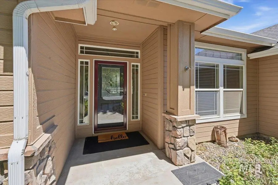 2208 W Kelly Creek Dr, Meridian, ID 83646 - #3