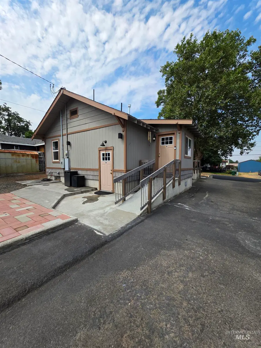 411 29th St, Lewiston, ID 83501 - #2