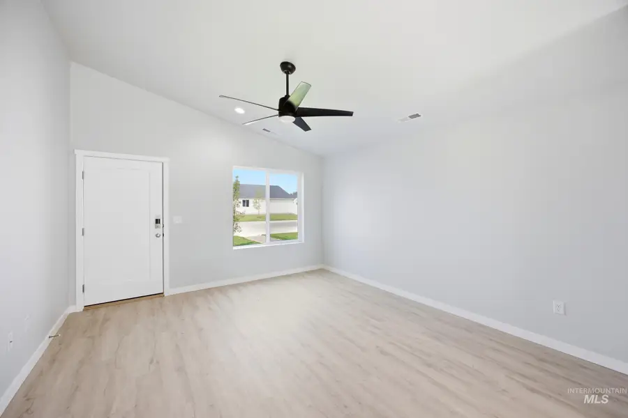 220 Benbrook Ave, Caldwell, ID 83605 - #2