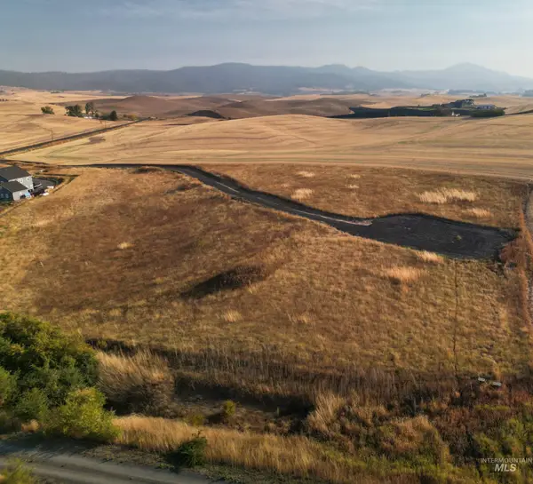 000 Mix Rd, Moscow, ID 83843