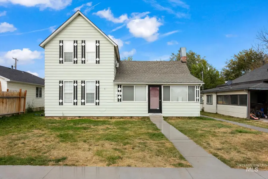 219 24th Ave S, Nampa, ID 83651 - #2