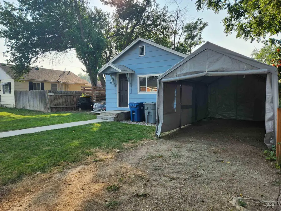 207 9th Ave N, Nampa, ID 83687 - #3