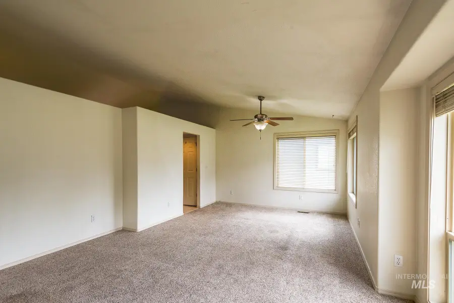 10080 W Whirlaway Dr, Boise, ID 83704 - #3