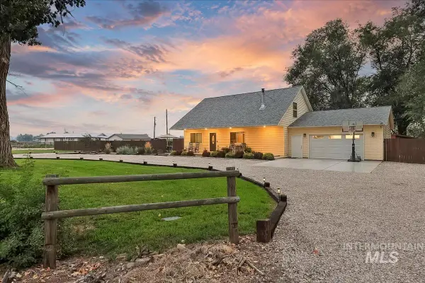 983 N Plaza Rd, Emmett, ID 83617