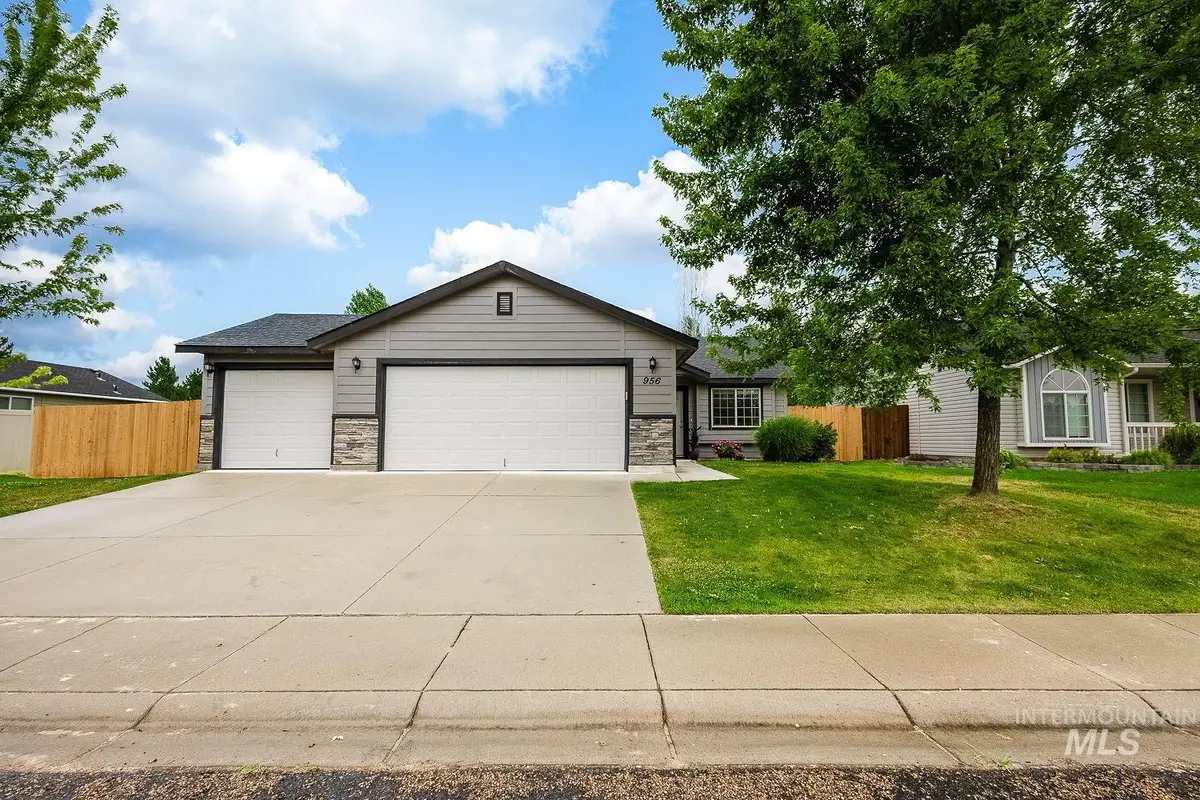 956 S Hebgon Lake Ave, Middleton, ID 83644 - #1