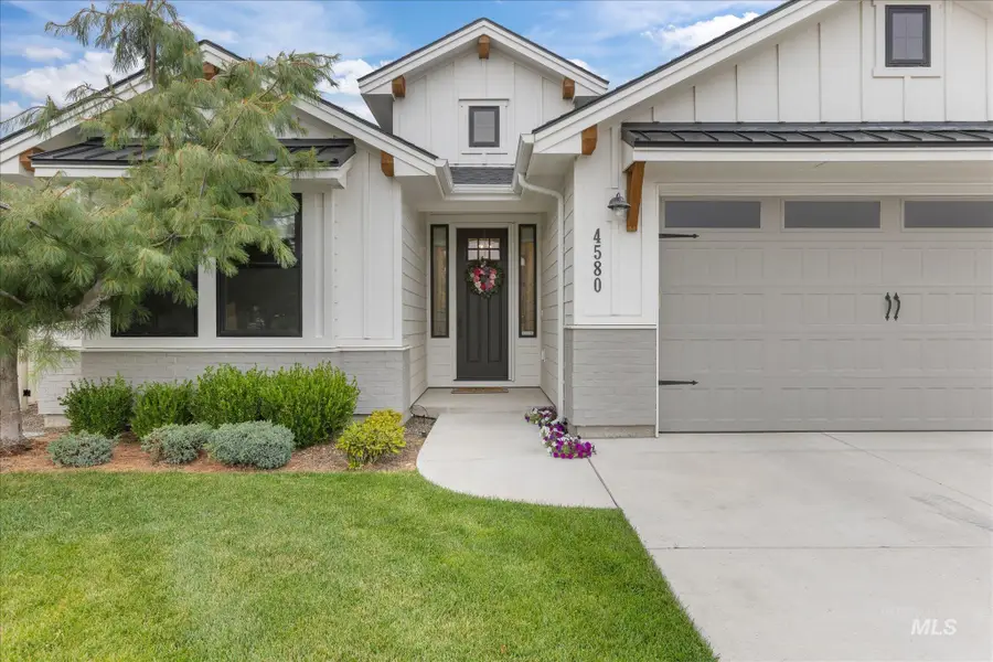 4580 N Bryce Canyon Ave, Meridian, ID 83646 - #3