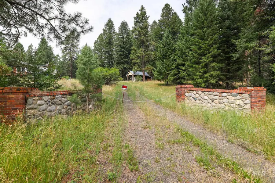 2165 West Mountain Rd, Donnelly, ID 83615 - #2