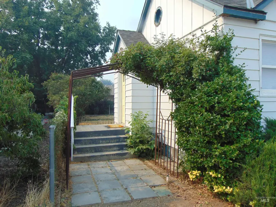 1864 W Idaho Ave., Ontario, OR 97914 - #3