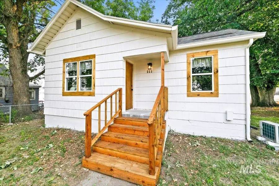 223 E Chicago St, Caldwell, ID 83605 - #3