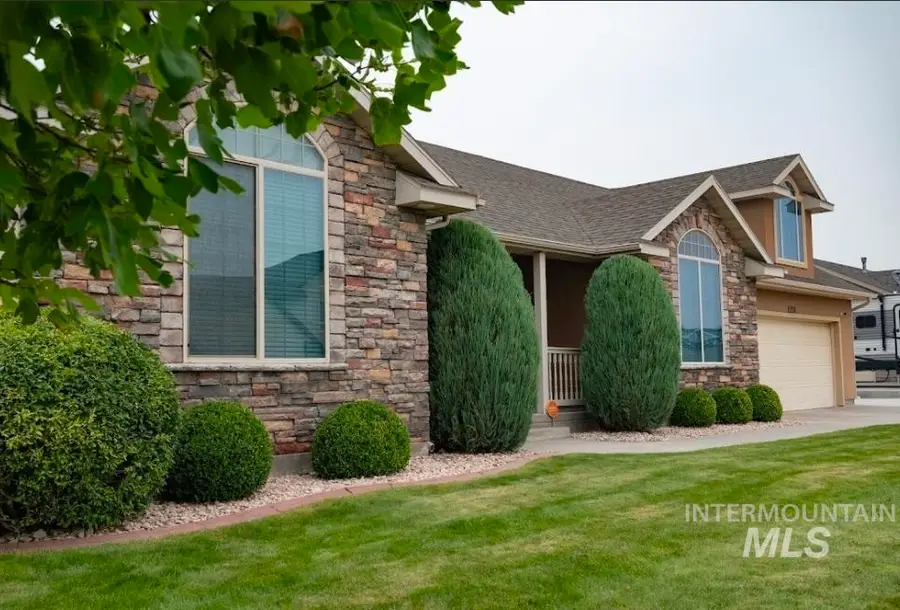 1030 Oakwood St, Burley, ID 83318 - #2