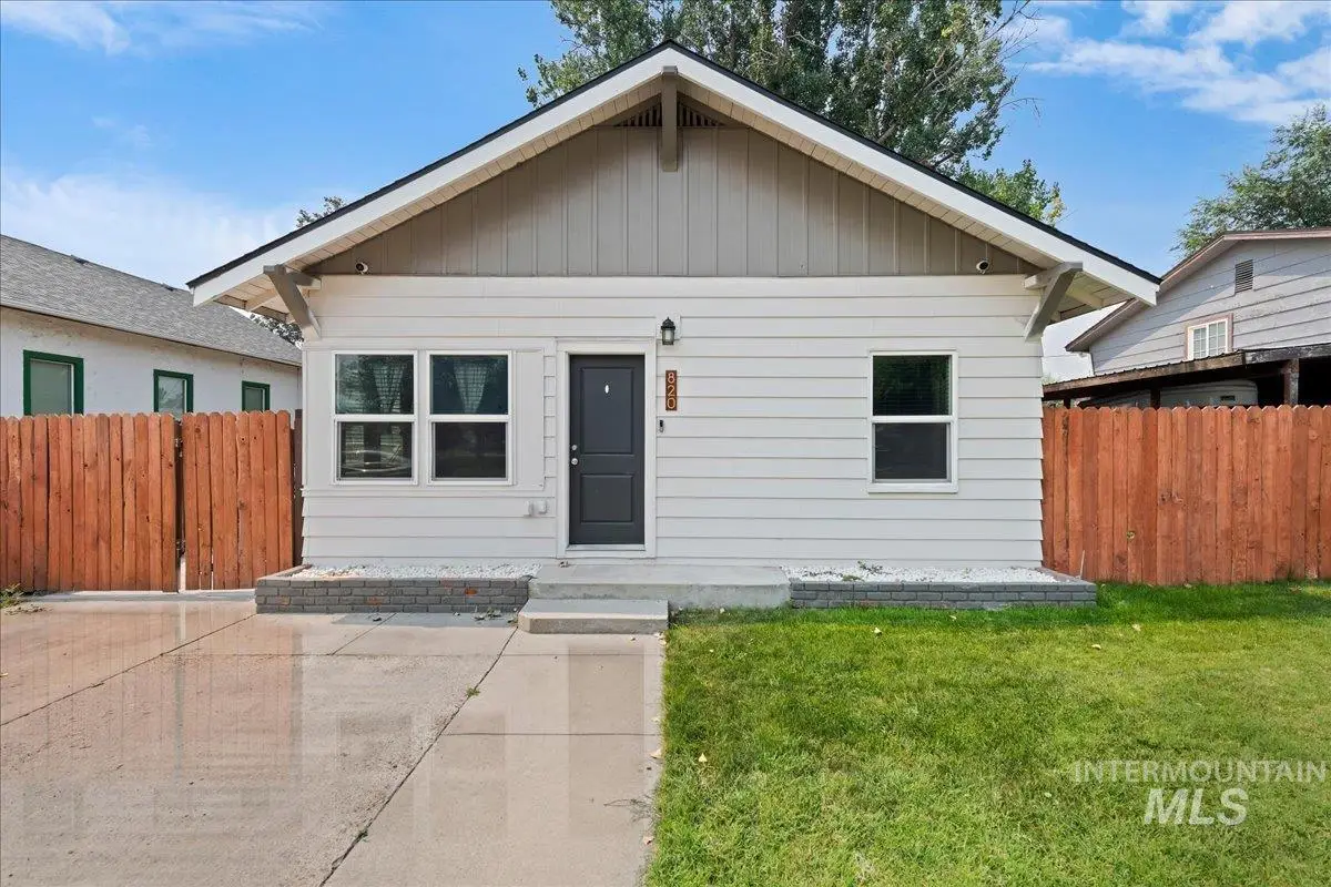 820 E Elgin St, Caldwell, ID 83605 - #1