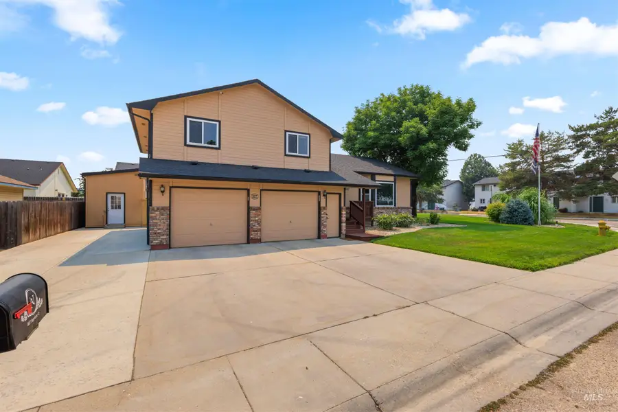 807 Sapphire Ct, Nampa, ID 83686 - #3