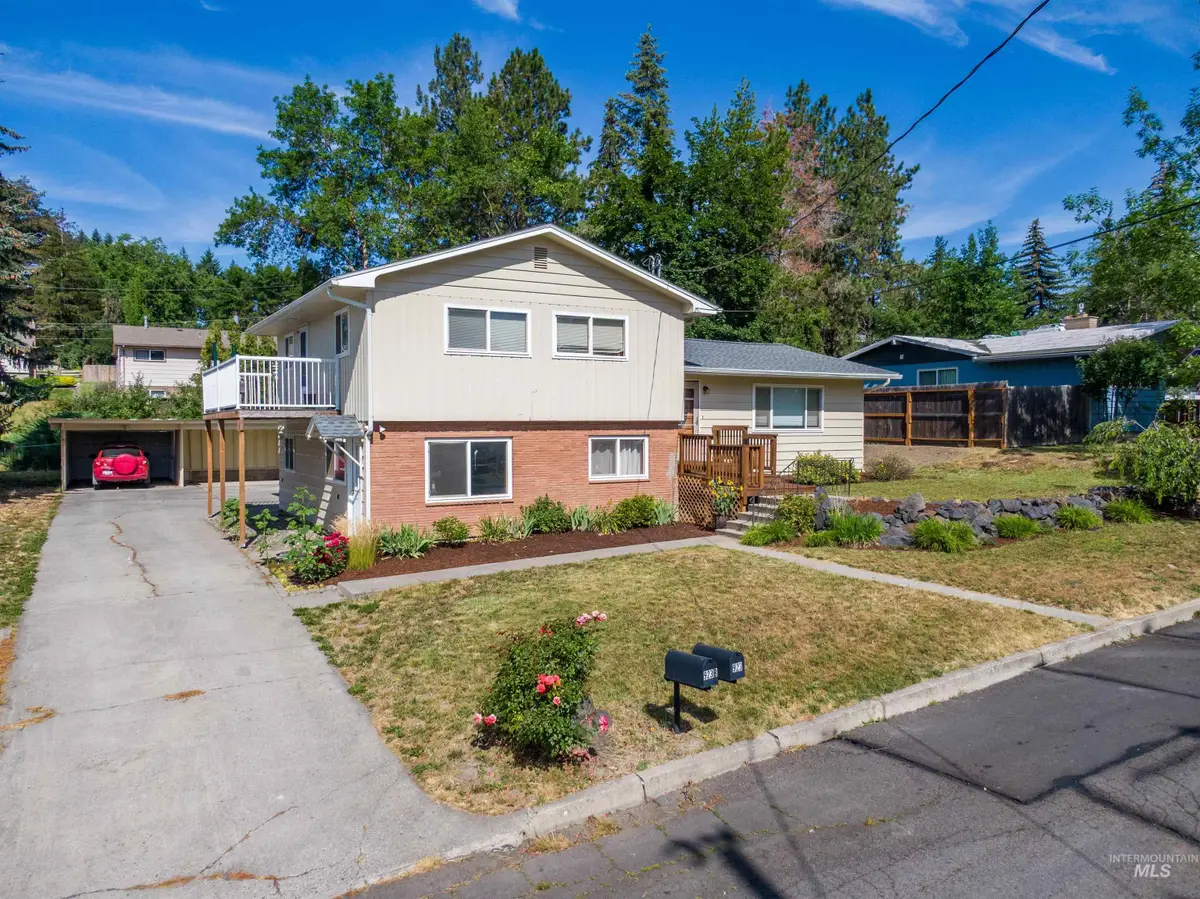 923 N Cleveland St, Moscow, ID 83843 - #1