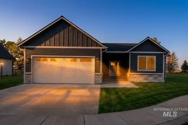 516 Maple Crt, Genesee, ID 83832