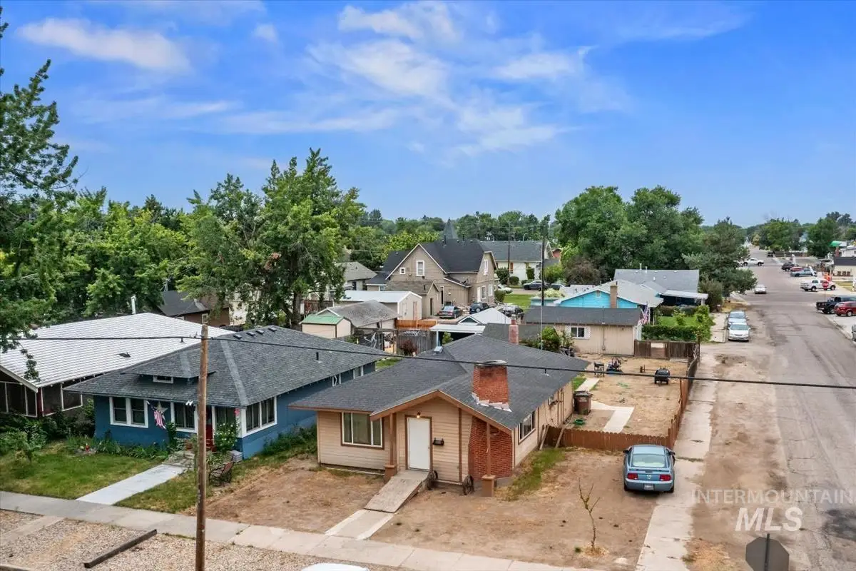 403 S Wardwell Ave, Emmett, ID 83617 - #1