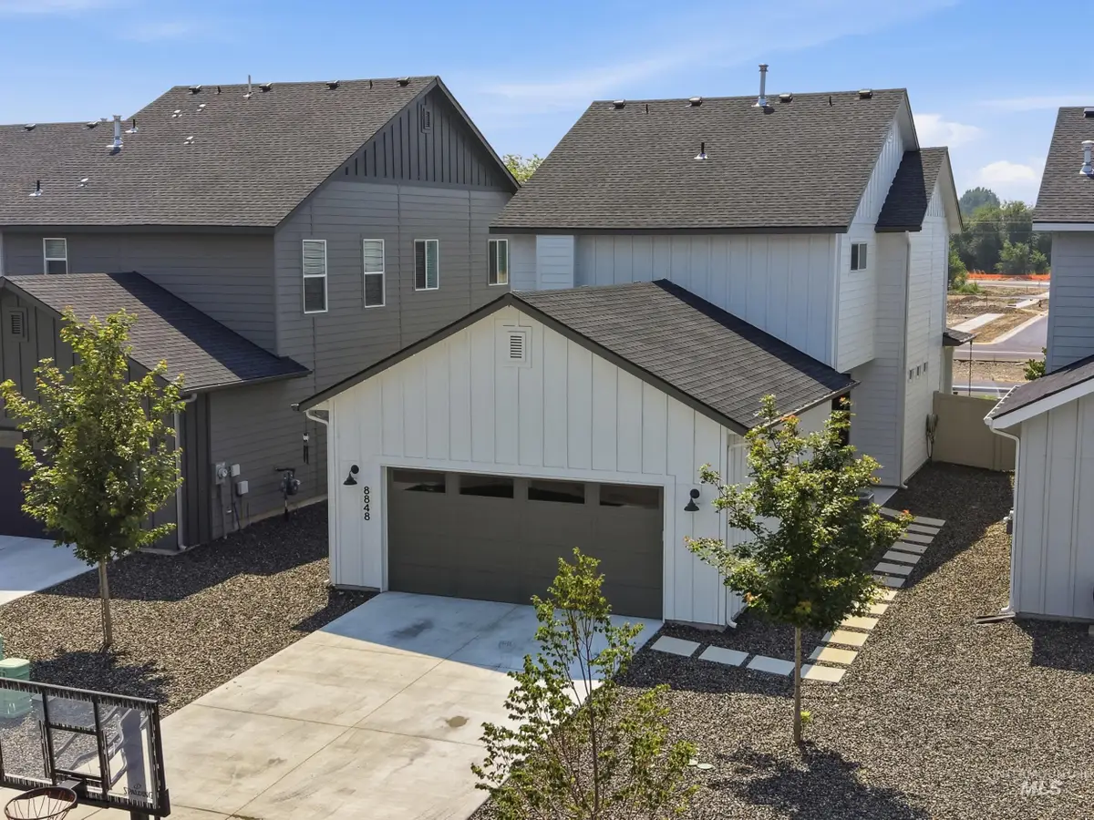 8848 W Hill Road Pkwy, Boise, ID 83714 - #1