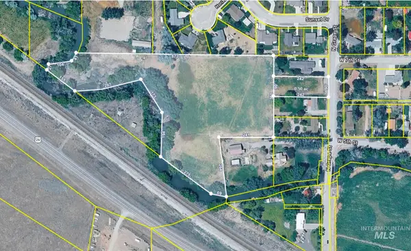 307 N Grape St, Shoshone, ID 83352
