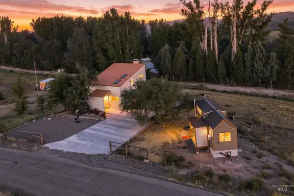 32337 Belle Ave, Bruneau, ID 83604