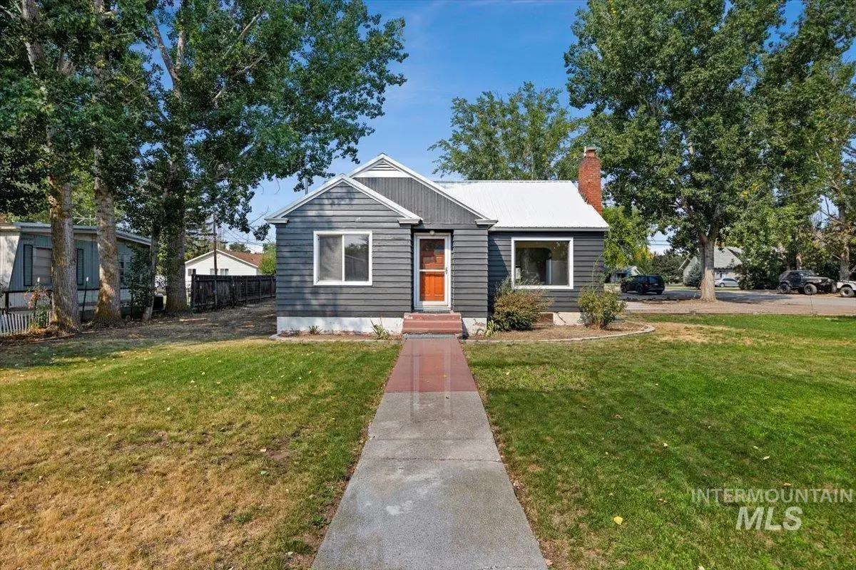 1105 Idaho St, Gooding, ID 83330 - #1