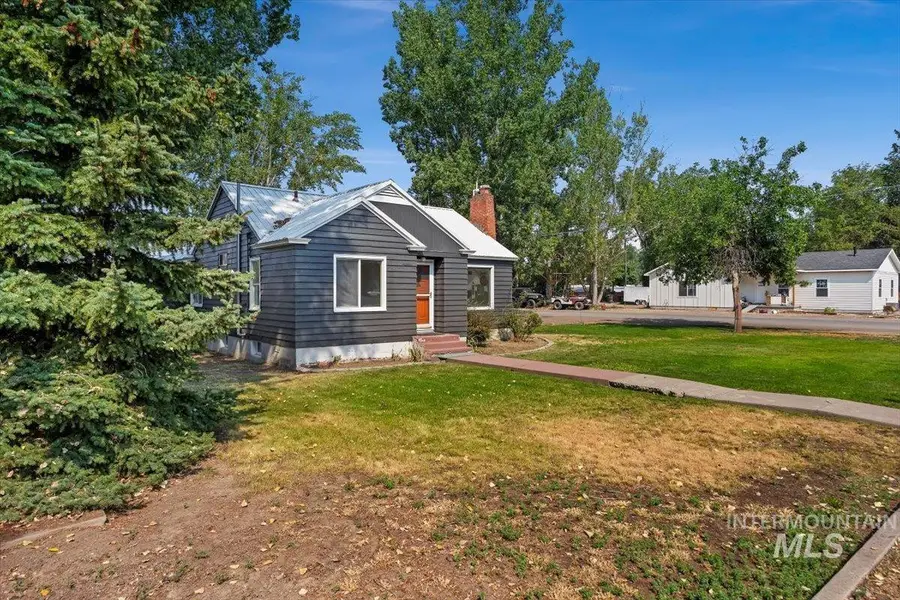 1105 Idaho St, Gooding, ID 83330 - #2