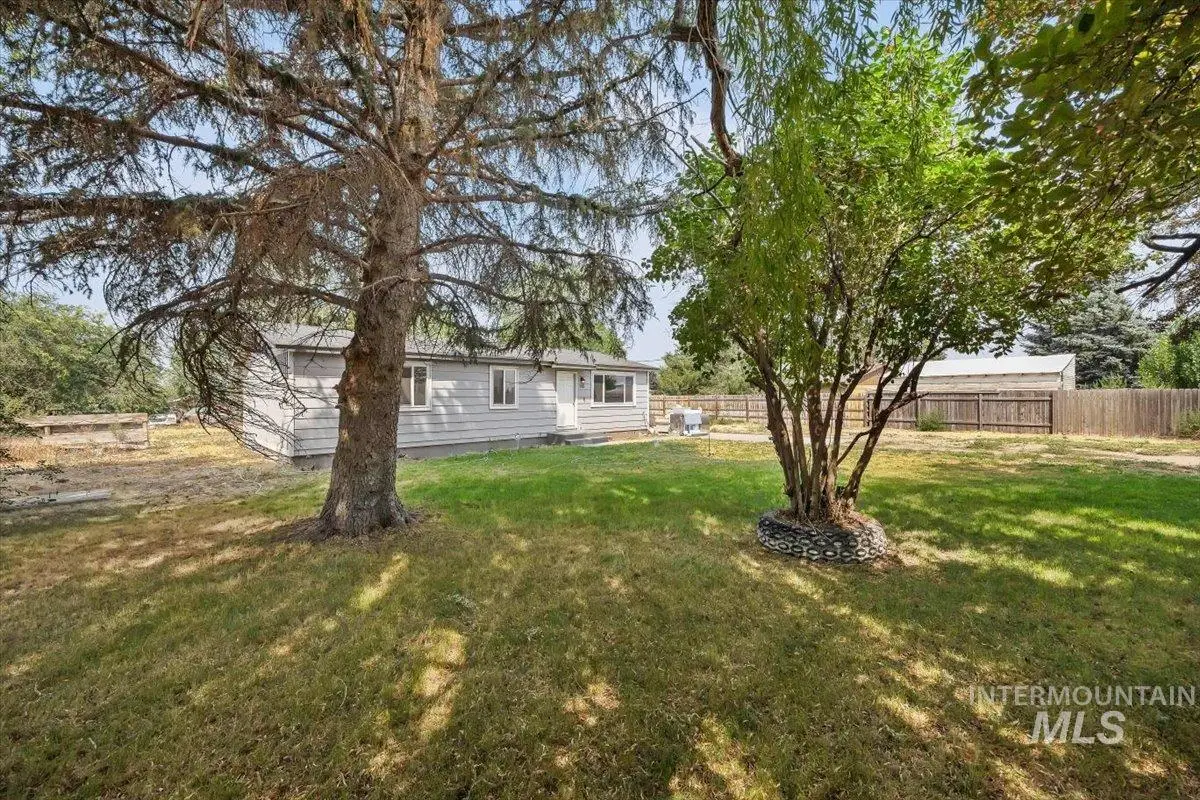 110 Park St N, Hazelton, ID 83335 - #1