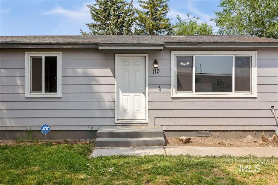 110 Park St N, Hazelton, ID 83335 - #3